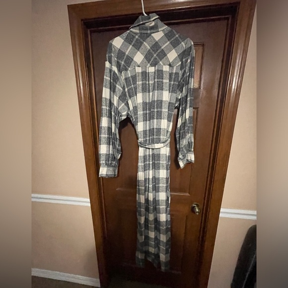 Long sleeve Jersey knit long button down dress - Picture 3 of 3